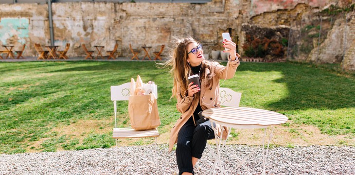 Vì sao teen thích có tài khoản ảo trên Instagram? - Ảnh 1. Vì sao teen thích có tài khoản ảo trên Instagram? - Ảnh 1.