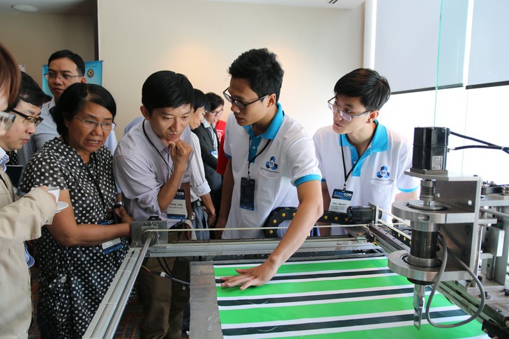 Trường nên khuyến khích sinh viên thử thách bản thân - Ảnh 1. Trường nên khuyến khích sinh viên thử thách bản thân - Ảnh 1.