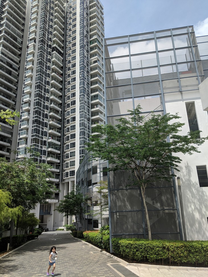 Chung cư condo ở Singapore: Mưa ướt đồ tôi? - Kệ anh! - Ảnh 2.