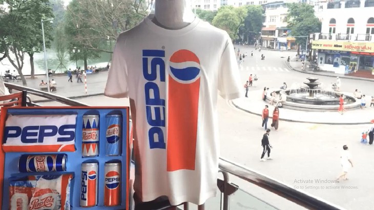 “Lật tung” cả Hà Nội vì hộp quà chất Pepsi - Ảnh 1. “Lật tung” cả Hà Nội vì hộp quà chất Pepsi - Ảnh 1.