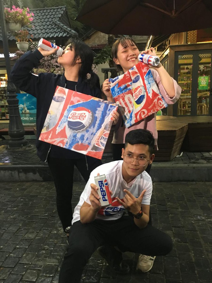 “Lật tung” cả Hà Nội vì hộp quà chất Pepsi - Ảnh 11. “Lật tung” cả Hà Nội vì hộp quà chất Pepsi - Ảnh 11.