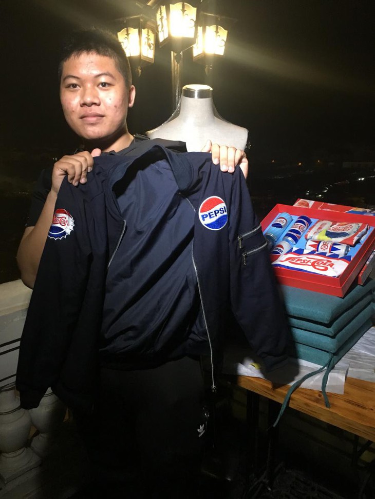 “Lật tung” cả Hà Nội vì hộp quà chất Pepsi - Ảnh 13. “Lật tung” cả Hà Nội vì hộp quà chất Pepsi - Ảnh 13.