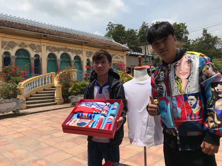 Giới trẻ Cần Thơ sôi sục vì quà chất Pepsi - Ảnh 4. Giới trẻ Cần Thơ sôi sục vì quà chất Pepsi - Ảnh 4.