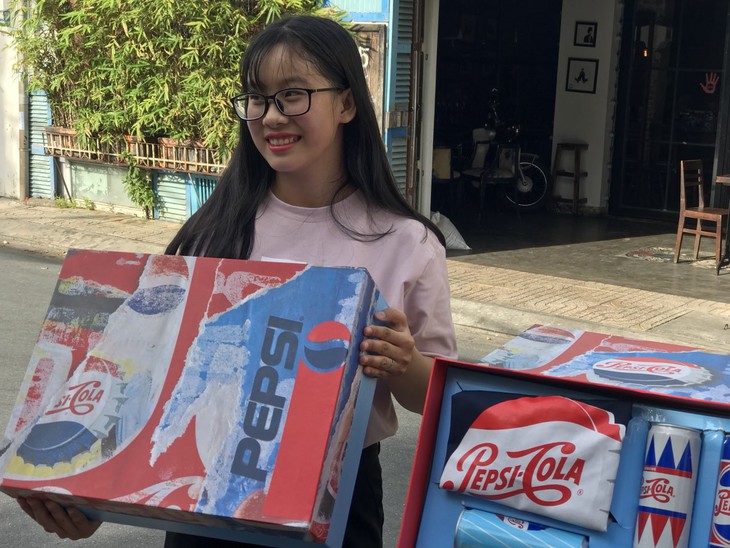 Giới trẻ Cần Thơ sôi sục vì quà chất Pepsi - Ảnh 7. Giới trẻ Cần Thơ sôi sục vì quà chất Pepsi - Ảnh 7.