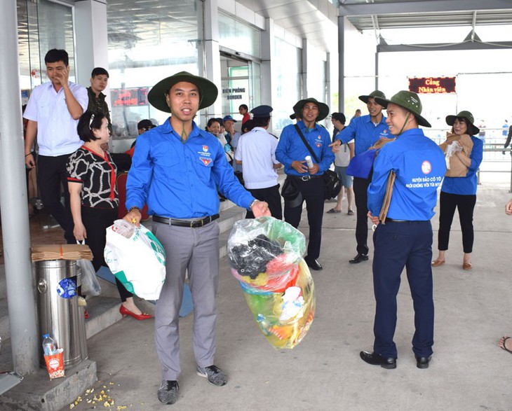 Có người nghe nói rứa thì họ cũng không lấy bao nilông nữa - Ảnh 3. Có người nghe nói rứa thì họ cũng không lấy bao nilông nữa - Ảnh 3.