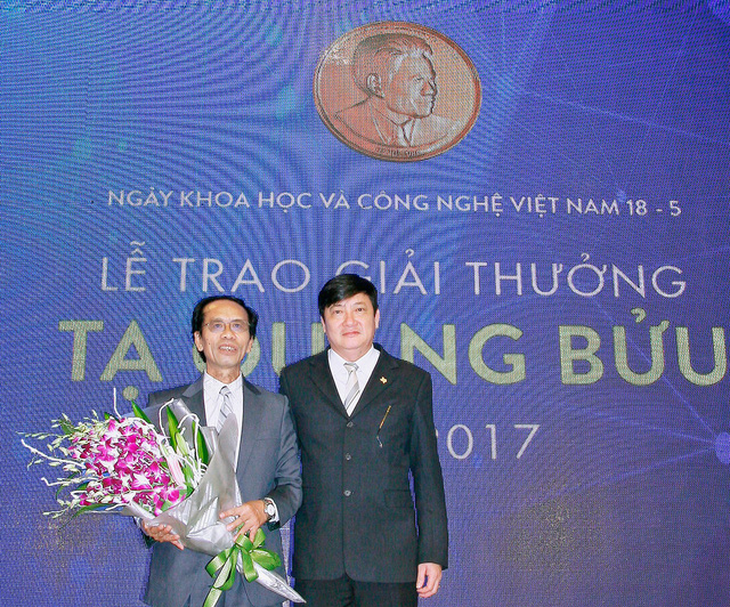 Đường lên đỉnh cao khoa học của thầy dạy toán tỉnh lẻ Nguyễn Sum - Ảnh 2.