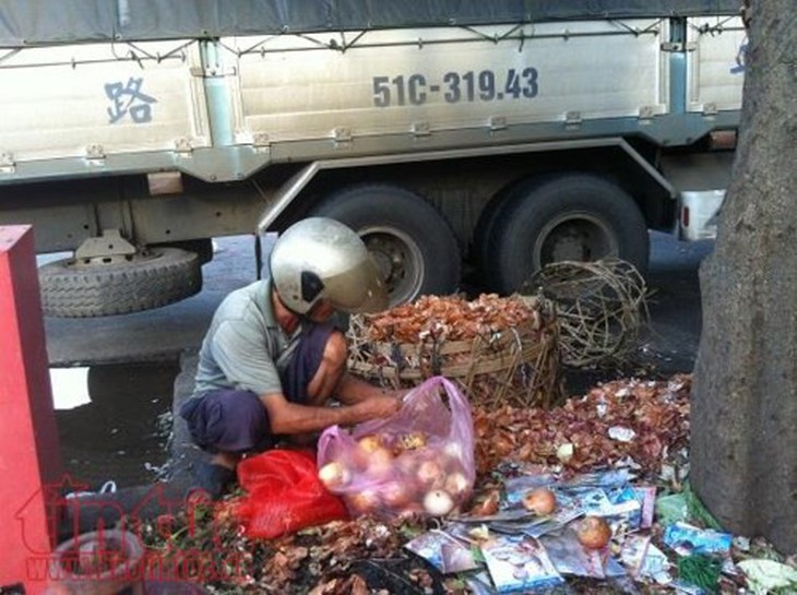 TP.HCM đẩy mạnh việc phân loại rác thải rắn tại nguồn - Ảnh 1.