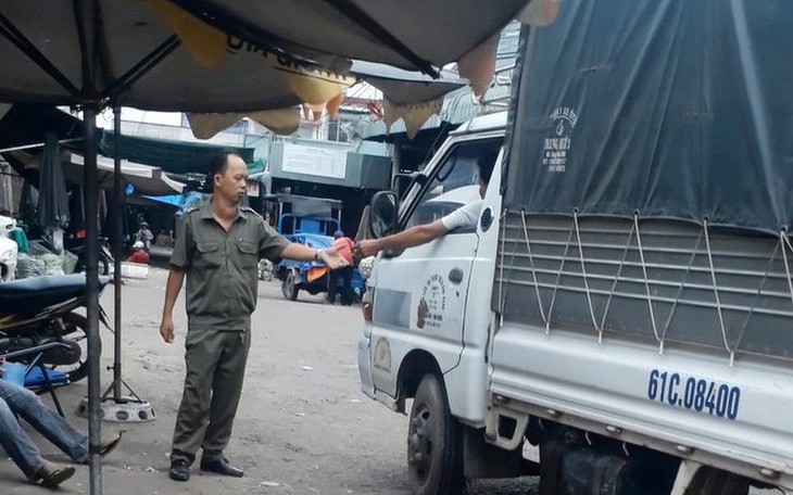 Dân phòng công khai thu tiền đậu xe tại khu vực cấm?