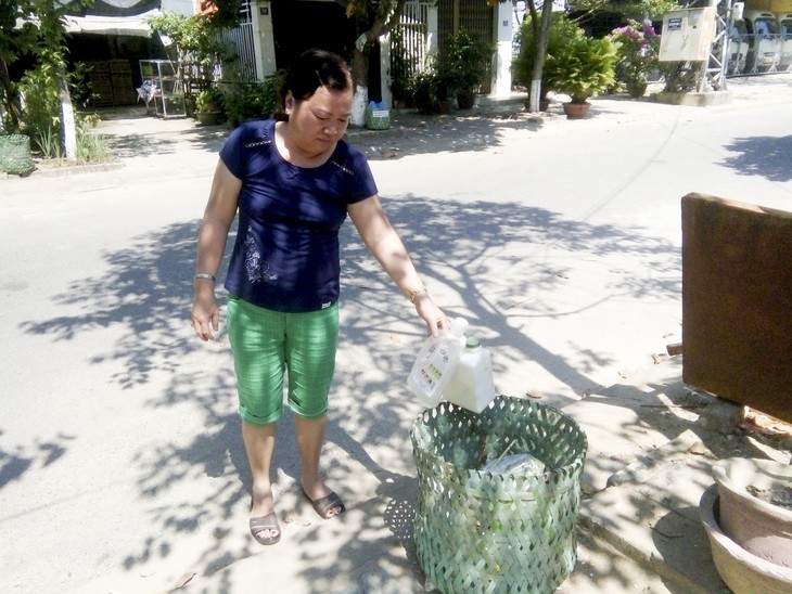 Chiếc giỏ rác đặc biệt của người đàn ông 68 tuổi - Ảnh 2. Chiếc giỏ rác đặc biệt của người đàn ông 68 tuổi - Ảnh 2.