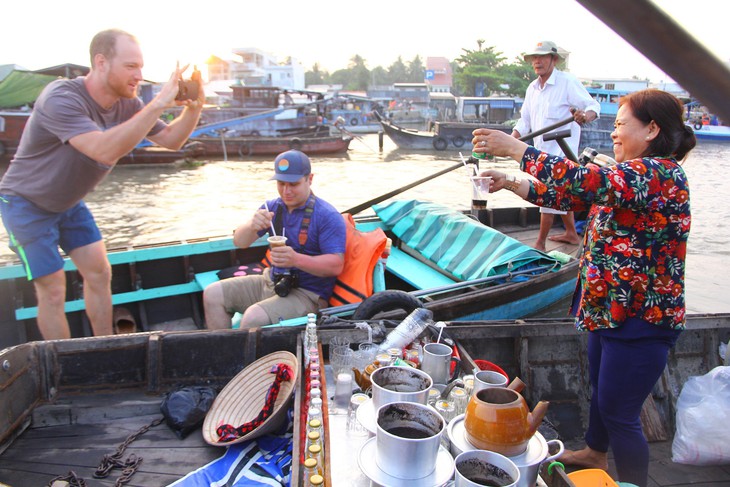 “Phẩm cách” du lịch nông dân - Ảnh 1.