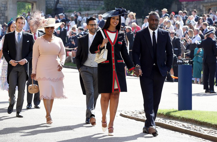 Hoàng tử Harry và Meghan Markle hôn nhau trước nhà nguyện St George - Ảnh 9.