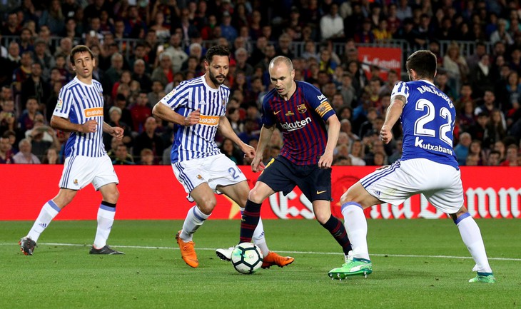 Nou Camp xúc động chia tay Iniesta - Ảnh 2.