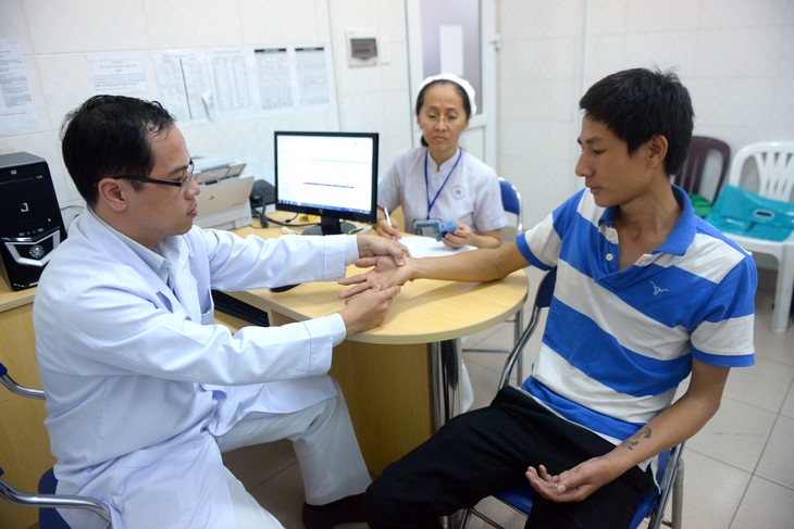 Bác sĩ bị hành bởi... hành chánh - Ảnh 1. Bác sĩ bị hành bởi... hành chánh - Ảnh 1.