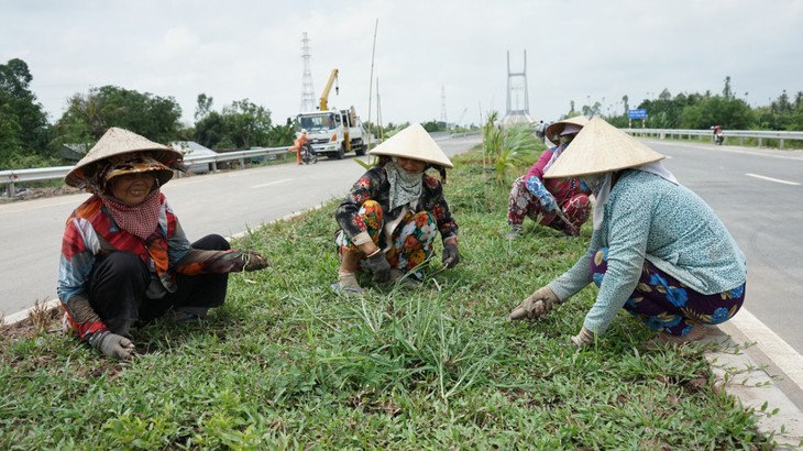 Từ 27-5 xe bon bon qua cầu Cao Lãnh - Ảnh 9.