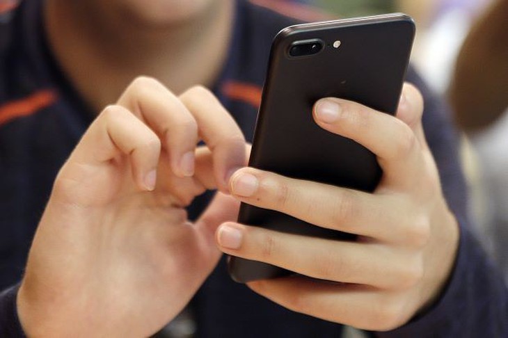 Làm sao để cắt giảm thói quen lướt smartphone liên tục? - Ảnh 1. Làm sao để cắt giảm thói quen lướt smartphone liên tục? - Ảnh 1.