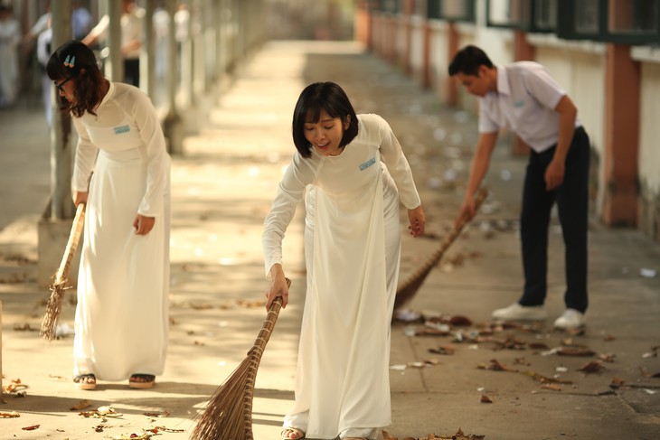 Em gái mưa: Một bộ phim ăn theo hời hợt! - Ảnh 8.