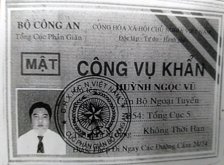 Phản gián dỏm hù CSGT: Thấy thẻ còn không cho đi hả - Ảnh 1. Phản gián dỏm hù CSGT: Thấy thẻ còn không cho đi hả - Ảnh 1.