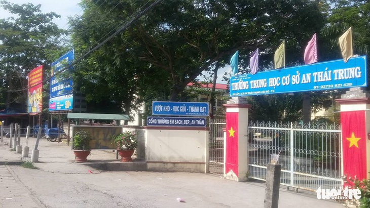 Chặn học trò trước cổng trường cuối năm học, một thiếu niên bị đánh chết - Ảnh 1. Chặn học trò trước cổng trường cuối năm học, một thiếu niên bị đánh chết - Ảnh 1.