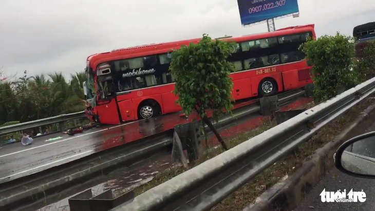 4 xe tông liên hoàn trên cao tốc Trung Lương, 1 người chết - Ảnh 3.