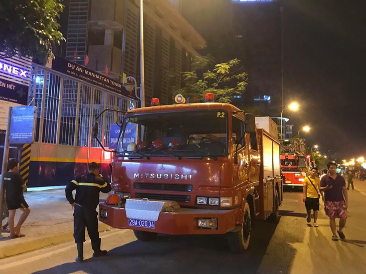 Cháy cao ốc 25 tầng đang hoàn thiện ở Hà Nội - Ảnh 2. Cháy cao ốc 25 tầng đang hoàn thiện ở Hà Nội - Ảnh 2.
