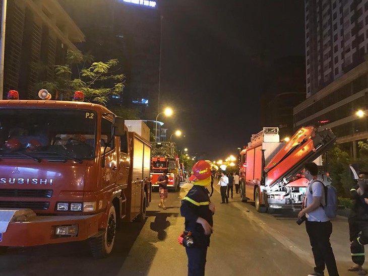 Cháy cao ốc 25 tầng đang hoàn thiện ở Hà Nội - Ảnh 3. Cháy cao ốc 25 tầng đang hoàn thiện ở Hà Nội - Ảnh 3.