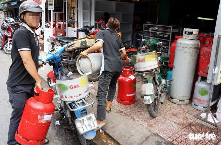 Giá gas tăng thêm 18.000 đồng/bình 12kg - Ảnh 1.