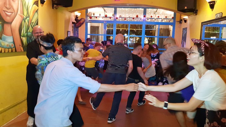 Swing không đơn thuần là một điệu nhảy... - Ảnh 1. Swing không đơn thuần là một điệu nhảy... - Ảnh 1.