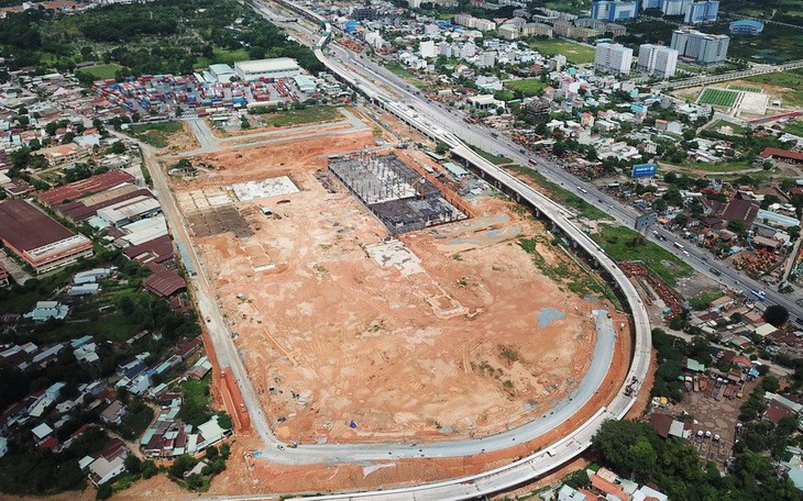 Bến xe Miền Đông mới xây mãi không xong