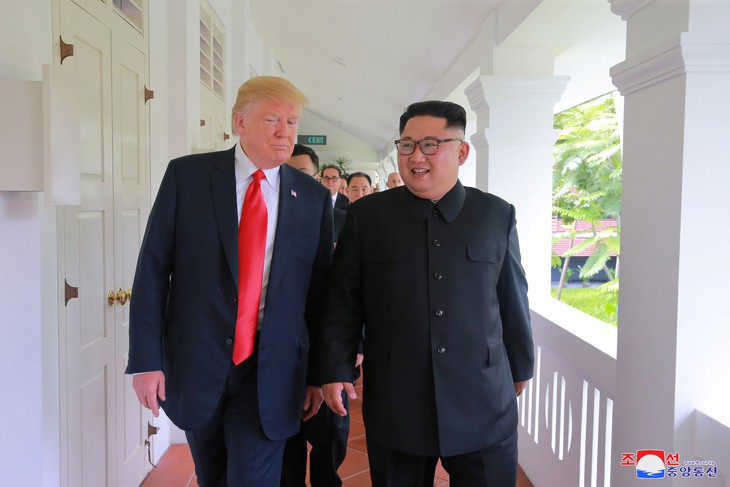 Tổng thống Trump muốn dân Mỹ lắng nghe ông như... ông Kim! - Ảnh 1.