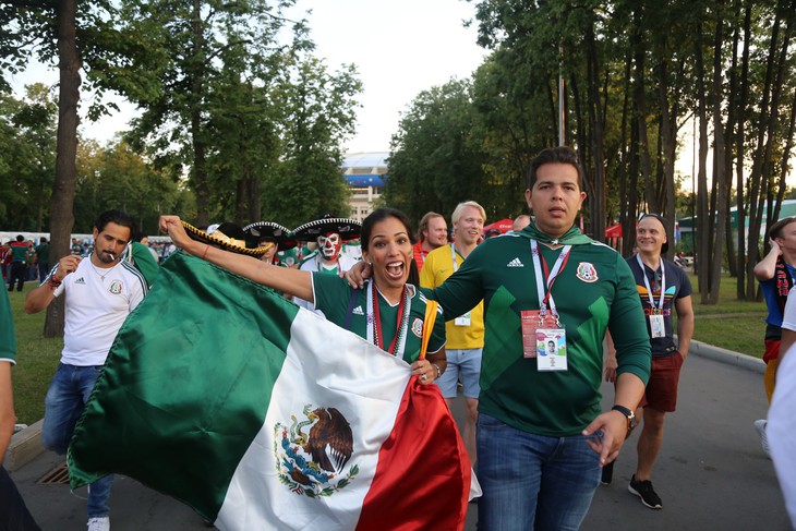 Cầu thủ Mexico ghi bàn, các bóng hồng Mexico ghi điểm - Ảnh 3.