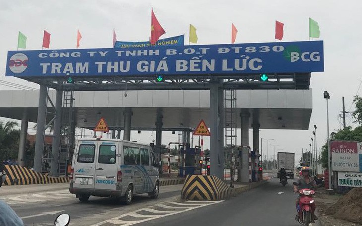 Ngày đầu thu phí, BOT đường tỉnh 830 bị tài xế 