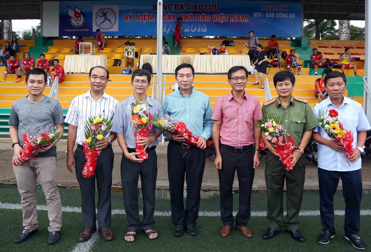 135,8 triệu quyên góp cho nữ phóng viên Hải Đường - Ảnh 4. 135,8 triệu quyên góp cho nữ phóng viên Hải Đường - Ảnh 4.