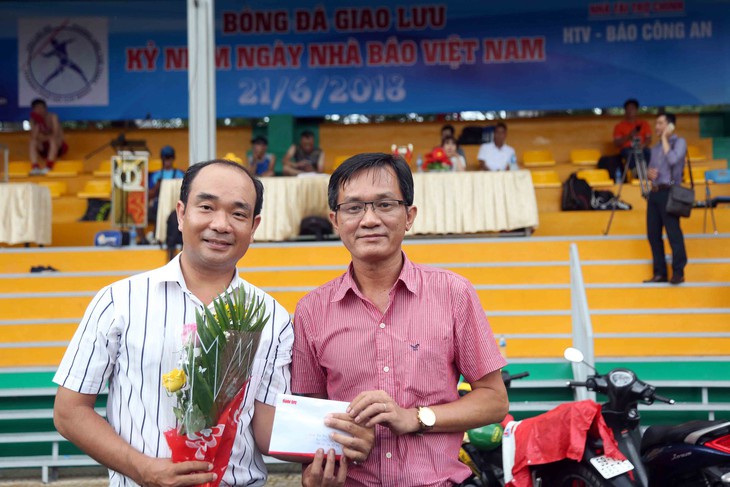 135,8 triệu quyên góp cho nữ phóng viên Hải Đường - Ảnh 5. 135,8 triệu quyên góp cho nữ phóng viên Hải Đường - Ảnh 5.