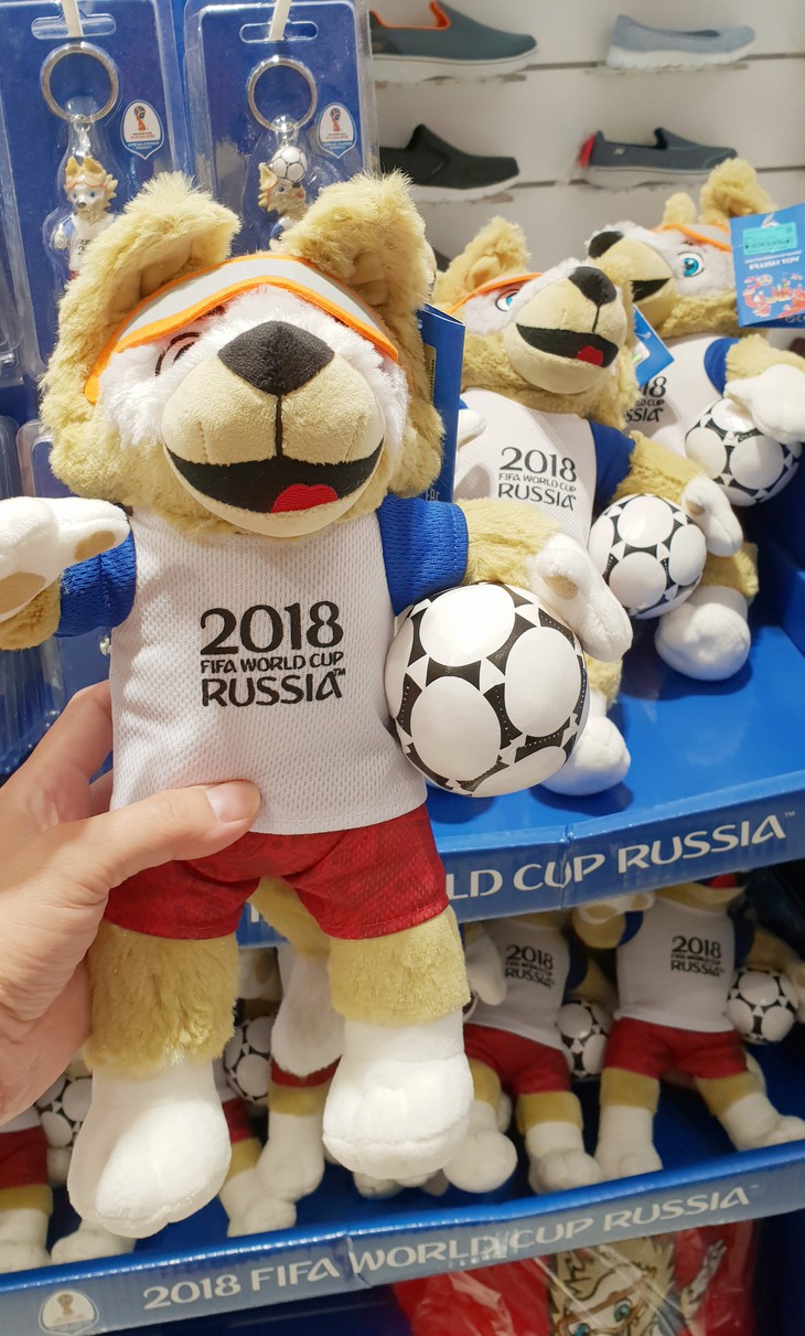 Hàng ăn theo World Cup “bán lai rai” - Ảnh 1.