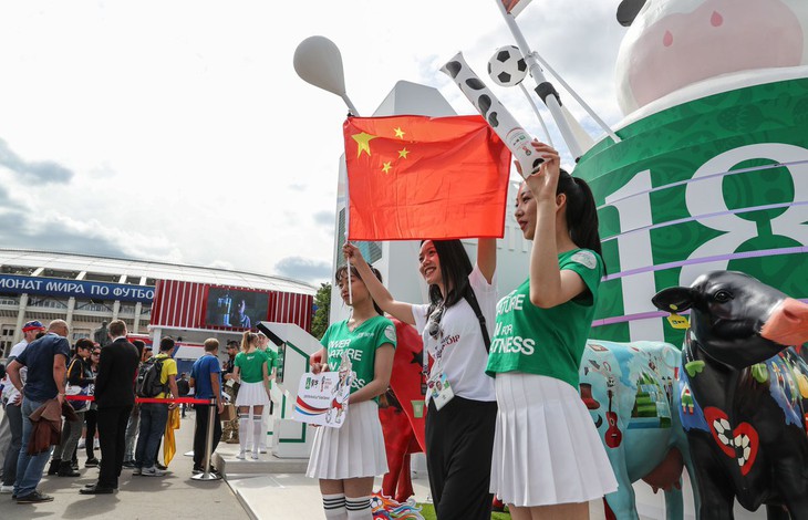 Không lọt vào World Cup, fan Trung Quốc vẫn đông hơn fan Anh tại Nga - Ảnh 3.