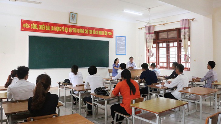 Sử dụng máy phát điện phục vụ sĩ tử thi THPT quốc gia tại Cô Tô - Ảnh 2. Sử dụng máy phát điện phục vụ sĩ tử thi THPT quốc gia tại Cô Tô - Ảnh 2.
