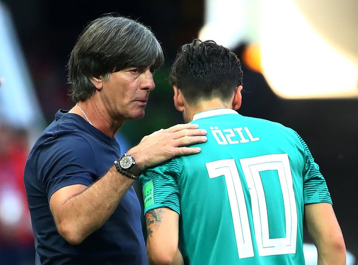 Joachim Low hết bài, Đức hết một kỷ nguyên, fan chờ chu kỳ mới - Ảnh 1.