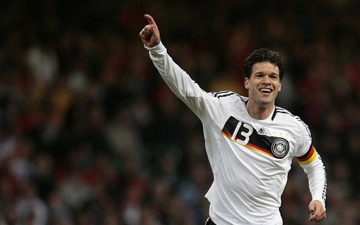 Cựu thủ quân Đức Michael Ballack muốn HLV Low ra đi