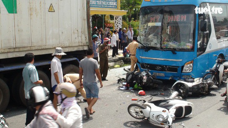 Trên 350.000 xe tải phải dán dải phản quang? - Ảnh 1. Trên 350.000 xe tải phải dán dải phản quang? - Ảnh 1.