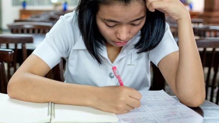 Trời càng nóng, kết quả thi cử càng thấp? - Ảnh 1. Trời càng nóng, kết quả thi cử càng thấp? - Ảnh 1.