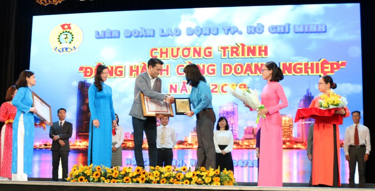 Tuyên dương 24 doanh nghiệp chăm lo tốt cho công nhân - Ảnh 1.