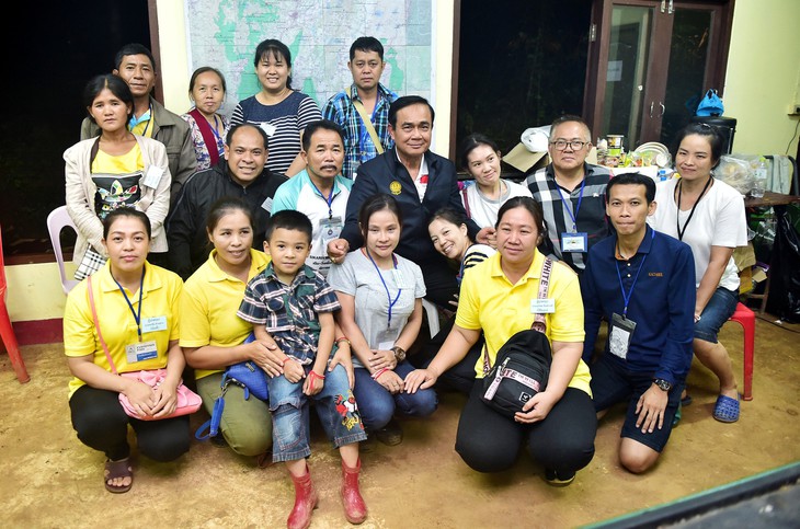 World Cup nhân văn ở Tham Luang - Ảnh 1.