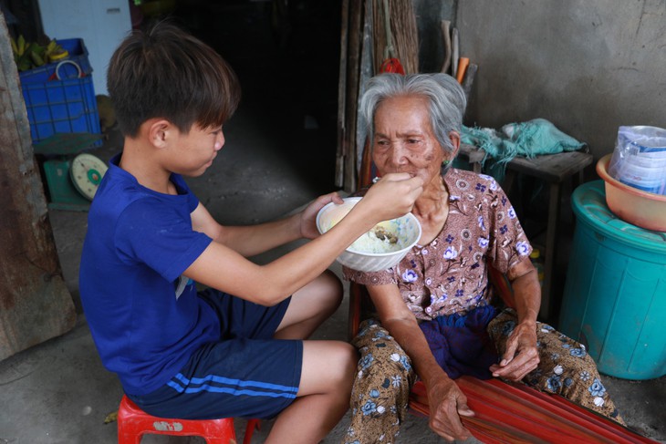 Những căn nhà không có mẹ - Ảnh 1.