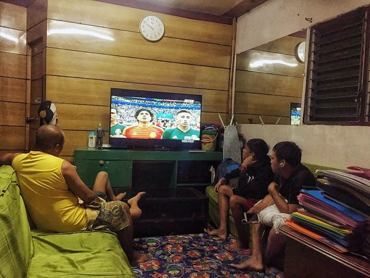 Khi Đông Nam Á xem World Cup 2018 bên… lề đường - Ảnh 5. Khi Đông Nam Á xem World Cup 2018 bên… lề đường - Ảnh 5.