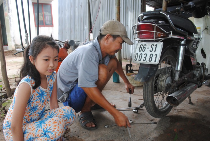 Con sẽ sống quật cường dù nghèo khổ - Ảnh 2.