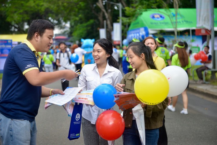 Ngày hội tư vấn xét tuyển đại học, cao đẳng tại TP.HCM - Ảnh 9.