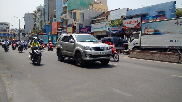 Sau tất cả, xe ôtô chẳng những tăng giá mà còn để khách đợi - Ảnh 2.