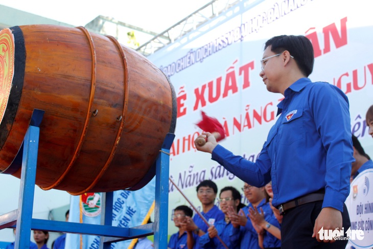 Sinh viên Đà Nẵng lên rừng, ra đảo, làm tình nguyện ở Lào - Ảnh 2.