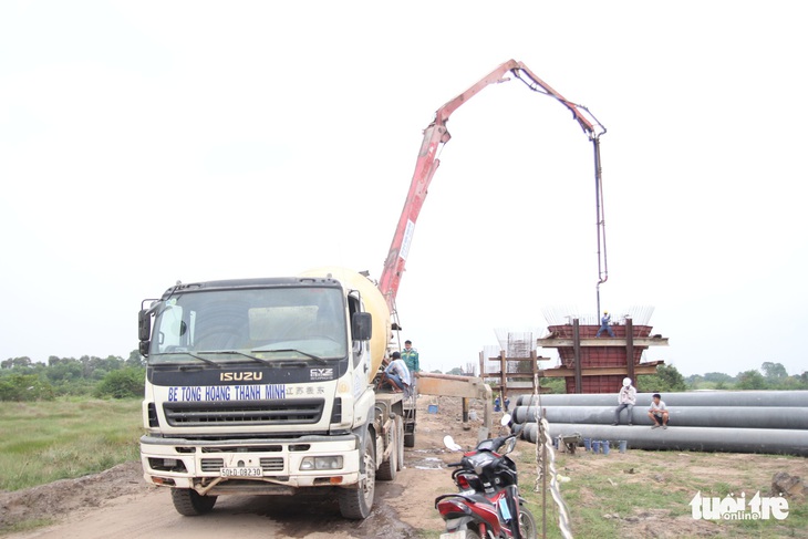 Làm thêm cầu vượt, cống hộp băng qua cao tốc Trung Lương - Mỹ Thuận - Ảnh 2.