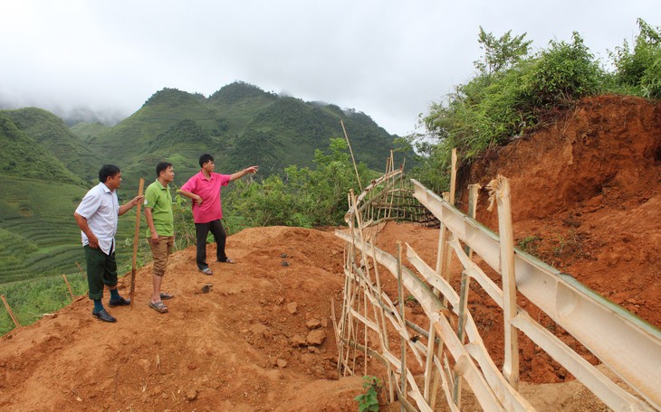 Sập hầm khai thác vàng, 2 người may mắn thoát nạn